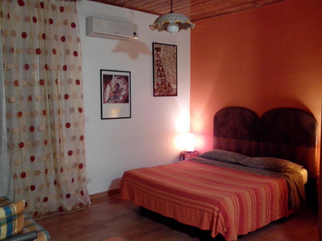 Bed&Breakfast La Casetta SantʼAlessio Siculo Δωμάτιο φωτογραφία